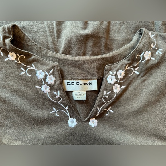 C. D. Daniels short sleeved top. Women’s plus size 1x. - Picture 3 of 3